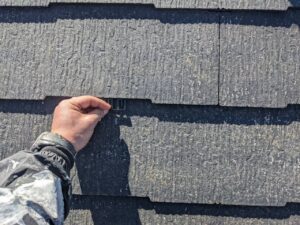 チョーキング現象が見られる屋根スレート