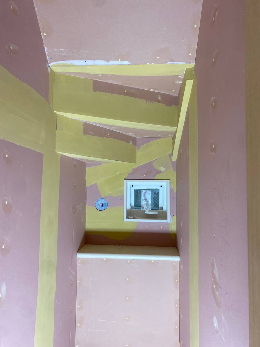 クロス工事の施工風景