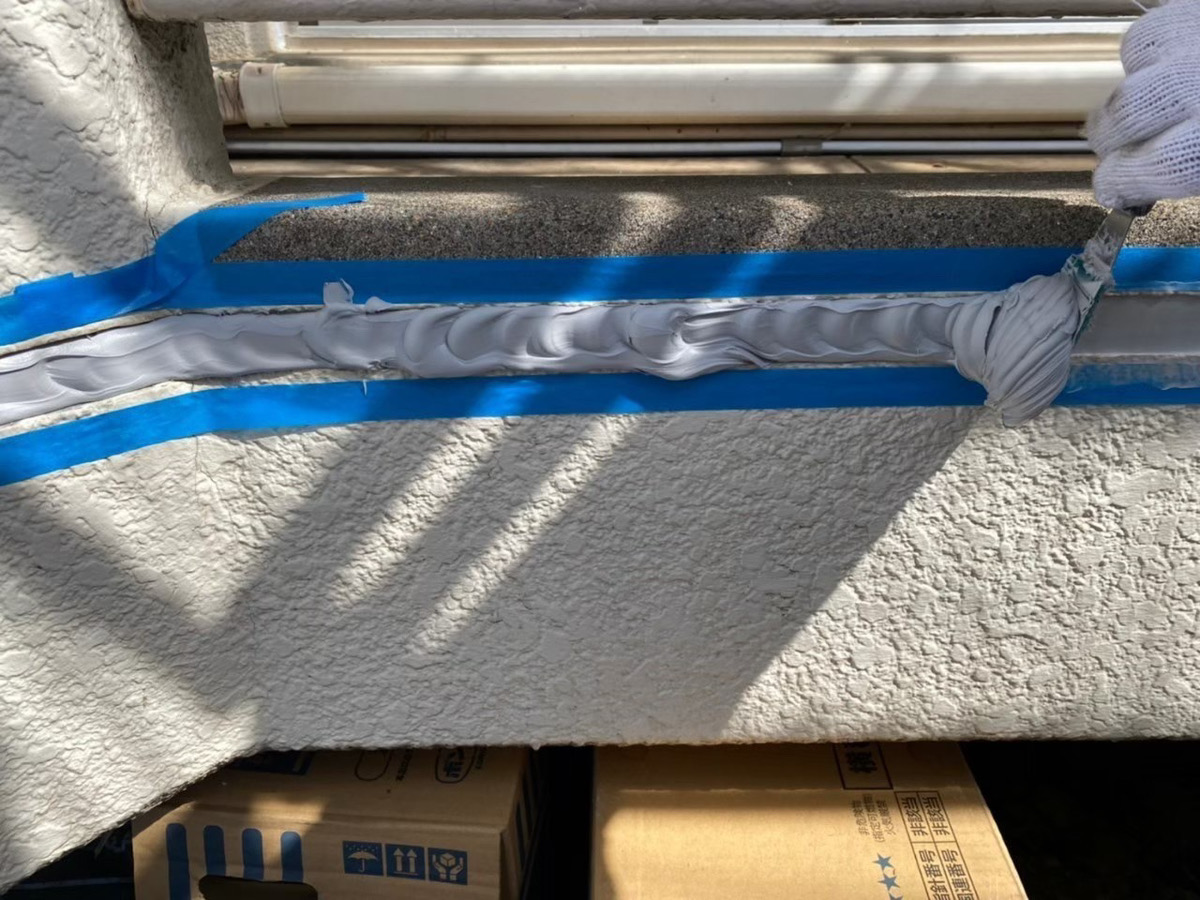 シーリング工事の施工風景